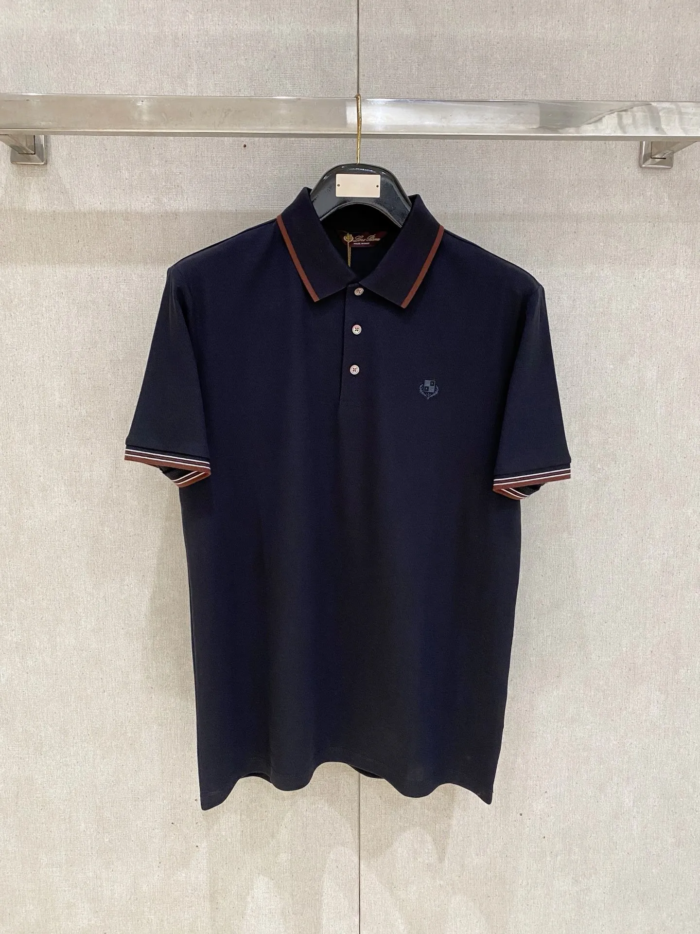 Loro Piana# New Arrival men's POLO shirt is now available! High-quality concave and convex silicone design# Jacquard mesh fabric, soft and comfortable texture, super breathable, long-term washing without deformation, Versatile style! Color: Dark Blue White Green Size: M-XXXL